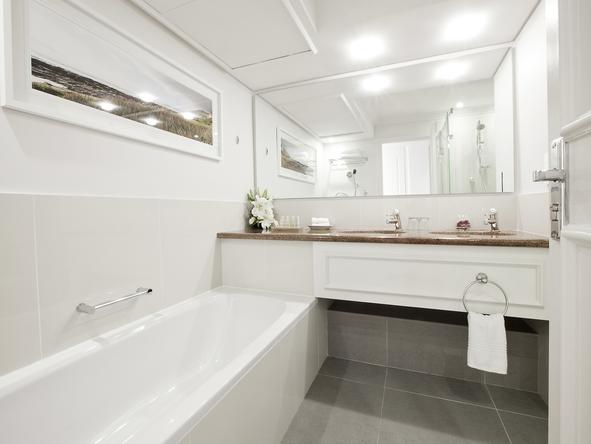 Radisson Blu Hotel Waterfront -Bathroom 